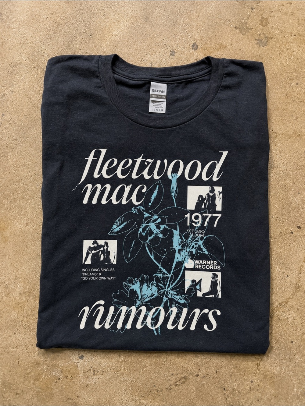 Gildan Black Fleetwood Mac "Rumours" 1977 Graphic Tee with Light Blue Print - Picture 3 of 5